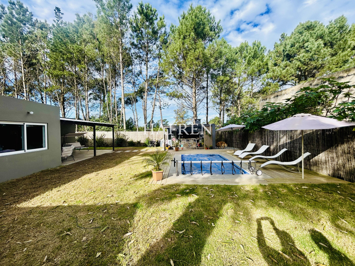 Casa ID.455 - Venta Casa Punta del Este. Parque Burnett. 3 dormitorios y 2 baños con Piscina