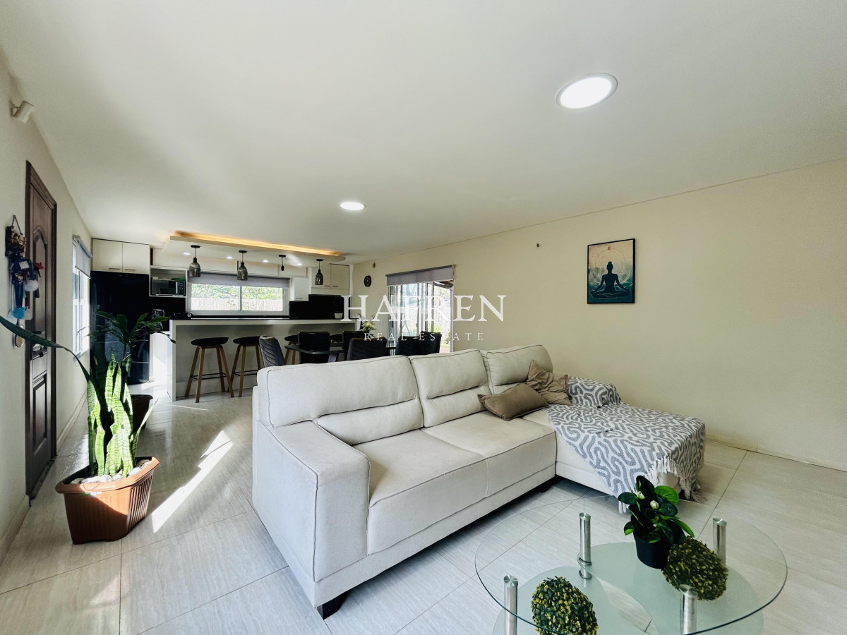 Casa ID.455 - Venta Casa Punta del Este. Parque Burnett. 3 dormitorios y 2 baños con Piscina