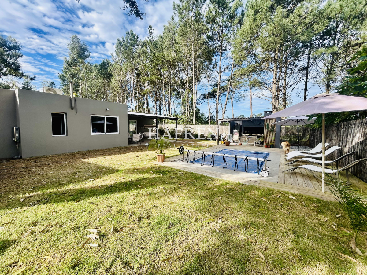 Casa ID.455 - Venta Casa Punta del Este. Parque Burnett. 3 dormitorios y 2 baños con Piscina