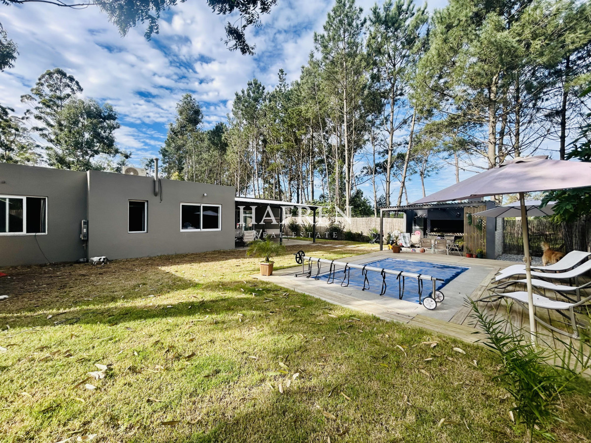 Casa ID.455 - Venta Casa Punta del Este. Parque Burnett. 3 dormitorios y 2 baños con Piscina