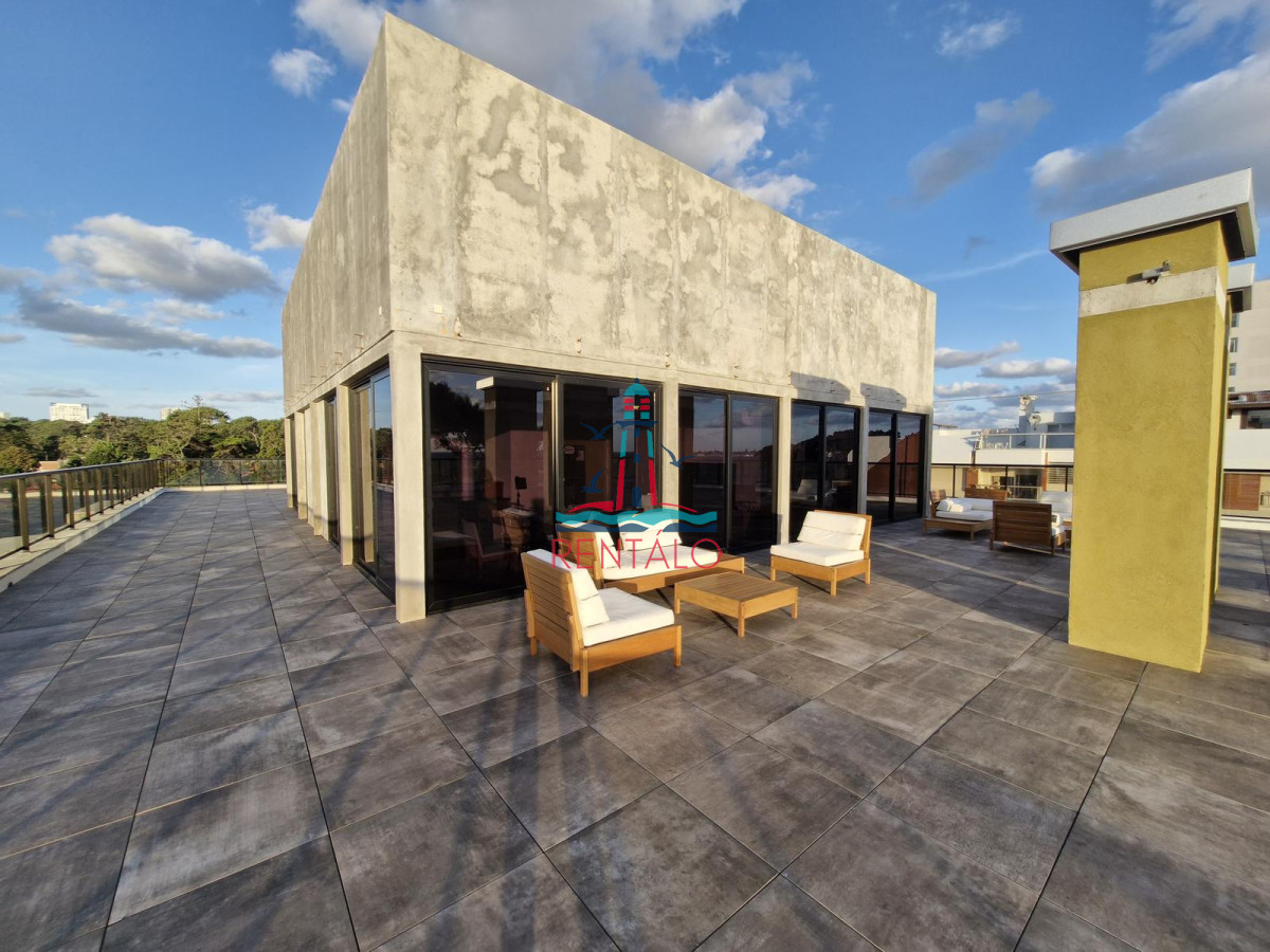 Apartamento ID.190 - Apartamento en venta de 2 dormitorios en Punta del Este primera linea 