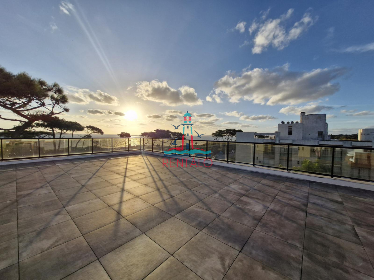 Apartamento ID.190 - Apartamento en venta de 2 dormitorios en Punta del Este primera linea 
