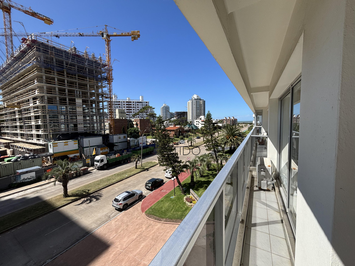 Apartamento ID.741 - Apartamento en Edificio Long Beach. Punta del Este. 2 dormitorios y medio