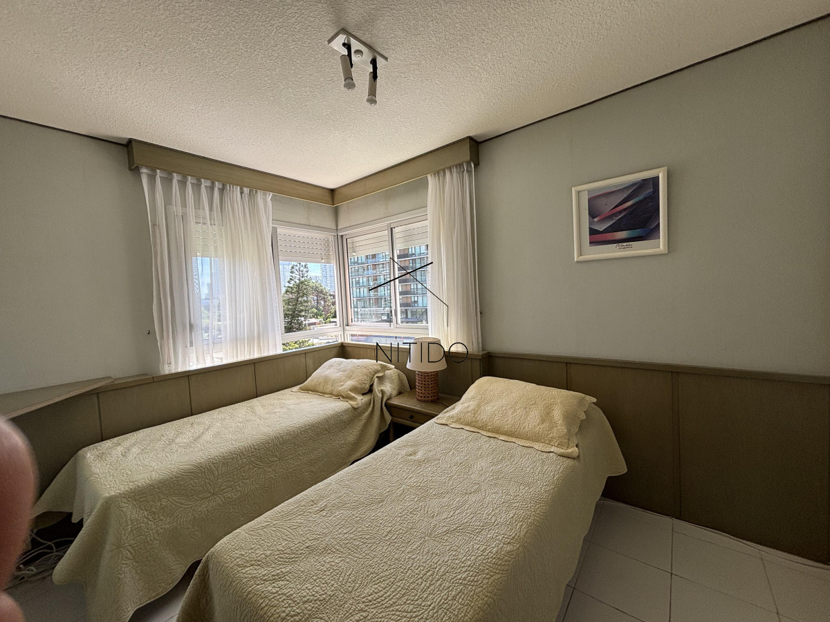 Apartamento ID.741 - Apartamento en Edificio Long Beach. Punta del Este. 2 dormitorios y medio