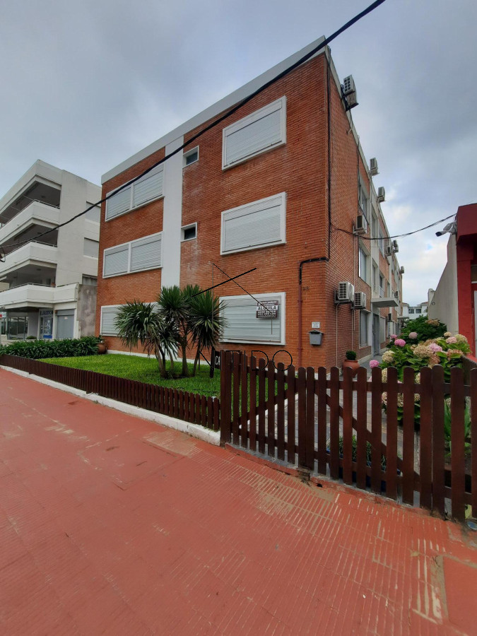 Apartamento ID.141 - Apartamento - Punta del Este. 2 dormitorios, garaje y patio