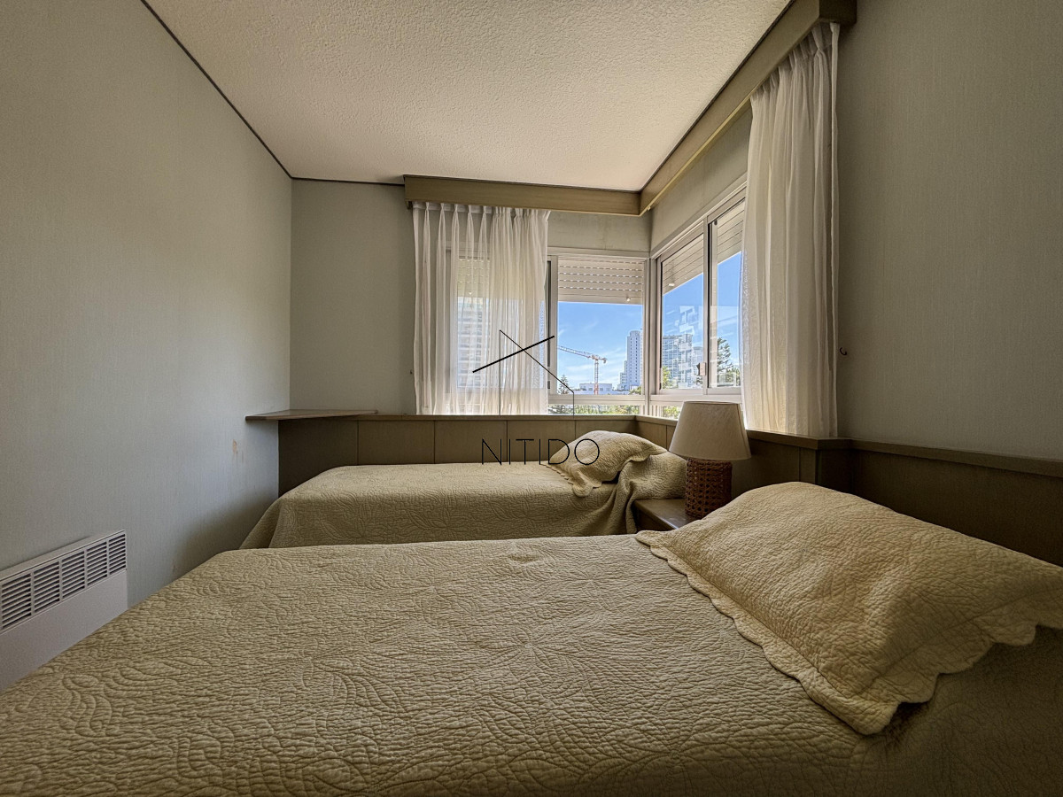 Apartamento ID.741 - Apartamento en Edificio Long Beach. Punta del Este. 2 dormitorios y medio