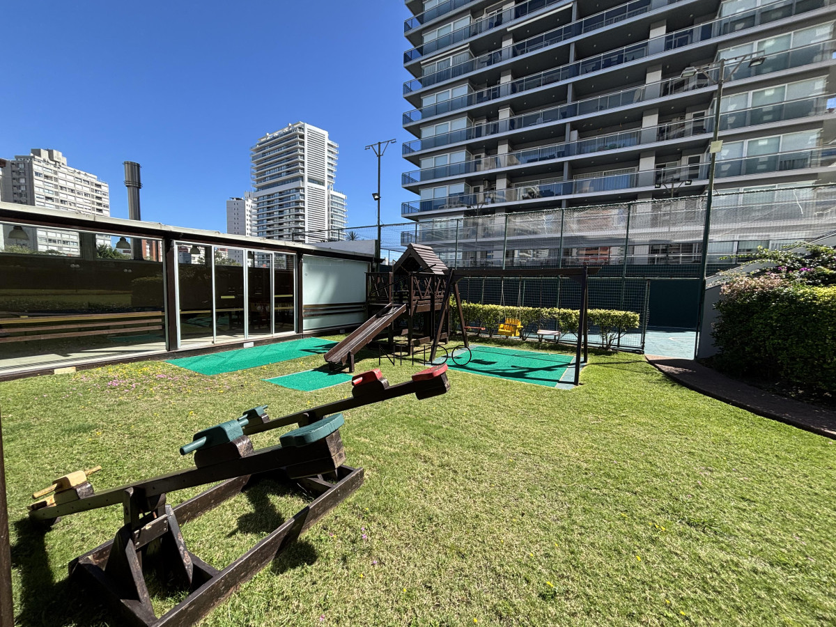 Apartamento ID.741 - Apartamento en Edificio Long Beach. Punta del Este. 2 dormitorios y medio