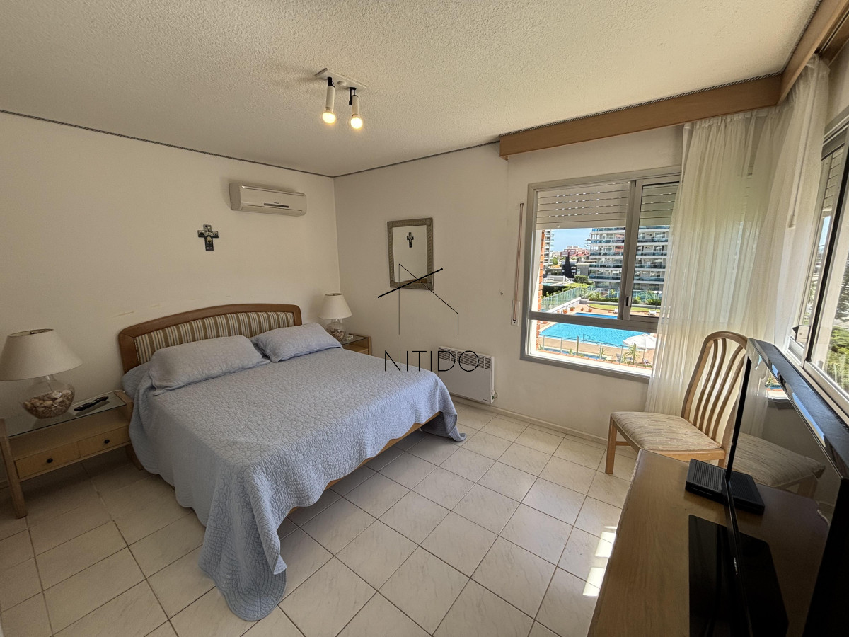 Apartamento ID.741 - Apartamento en Edificio Long Beach. Punta del Este. 2 dormitorios y medio