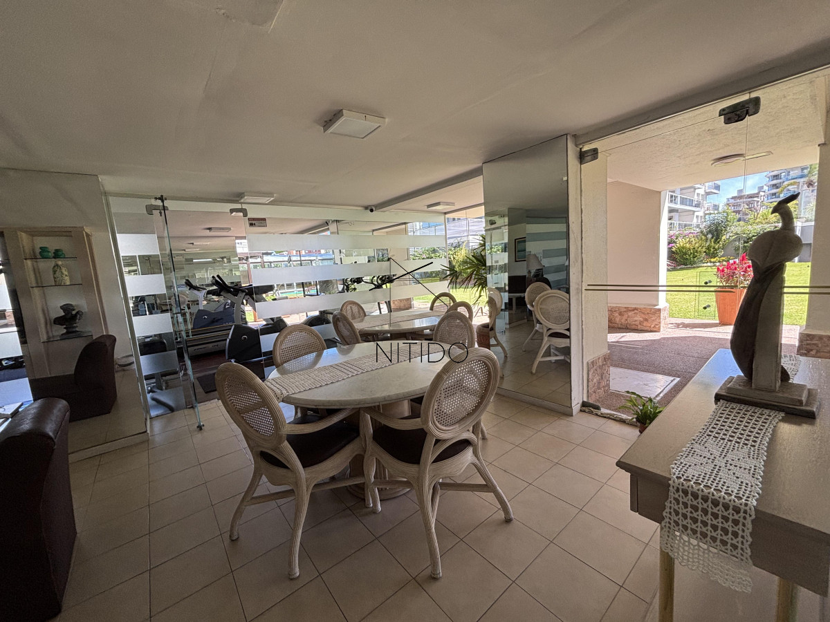 Apartamento ID.741 - Apartamento en Edificio Long Beach. Punta del Este. 2 dormitorios y medio