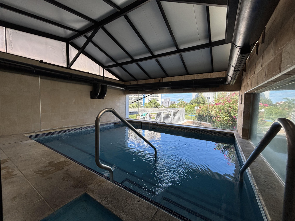 Apartamento ID.741 - Apartamento en Edificio Long Beach. Punta del Este. 2 dormitorios y medio