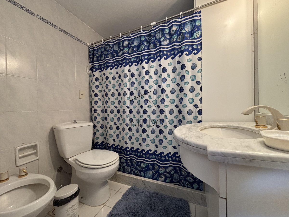Apartamento ID.741 - Apartamento en Edificio Long Beach. Punta del Este. 2 dormitorios y medio