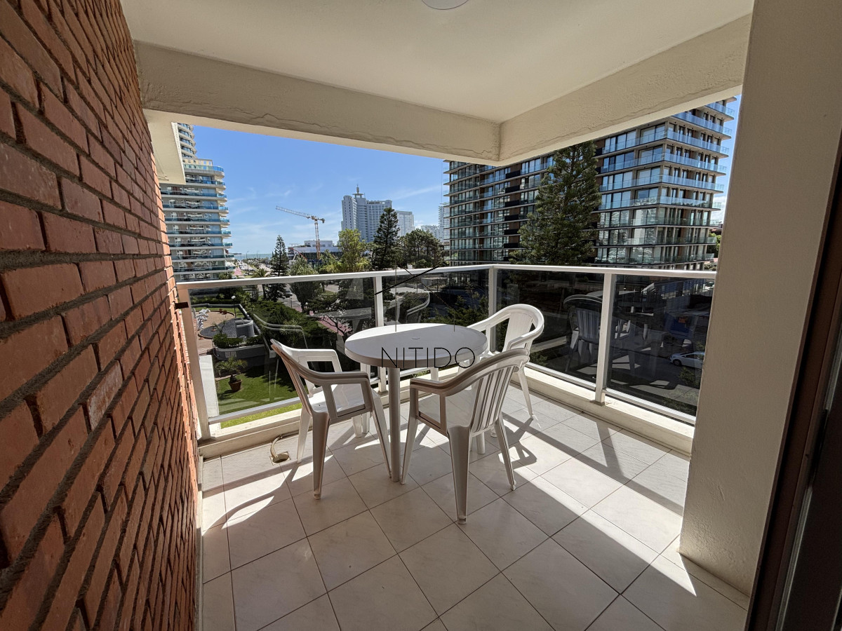 Apartamento ID.741 - Apartamento en Edificio Long Beach. Punta del Este. 2 dormitorios y medio