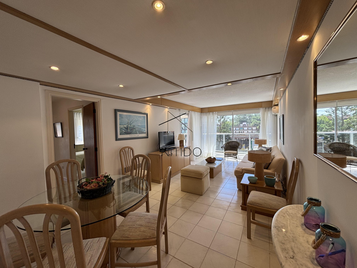 Apartamento ID.741 - Apartamento en Edificio Long Beach. Punta del Este. 2 dormitorios y medio