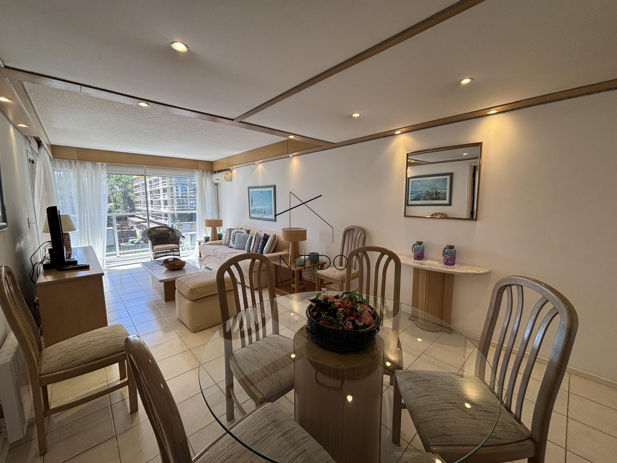 Apartamento ID.741 - Apartamento en Edificio Long Beach. Punta del Este. 2 dormitorios y medio