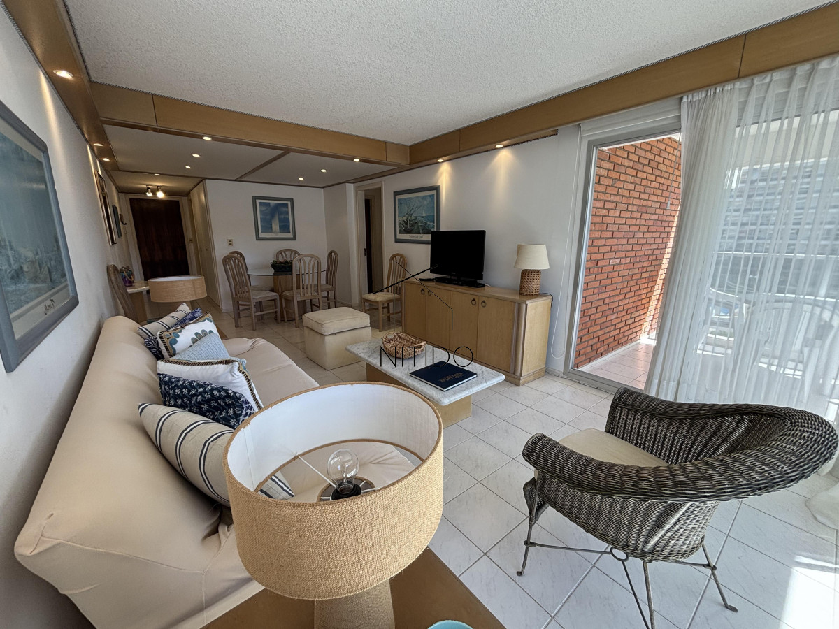 Apartamento ID.741 - Apartamento en Edificio Long Beach. Punta del Este. 2 dormitorios y medio