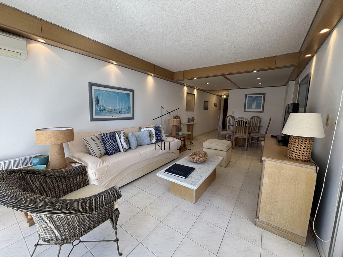 Apartamento ID.741 - Apartamento en Edificio Long Beach. Punta del Este. 2 dormitorios y medio