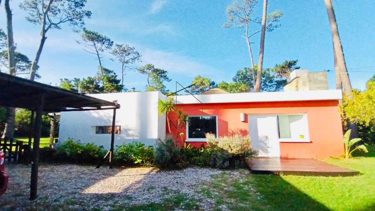 Casa ID.312 - Casa 3 dormitorios en venta en Pinares a una cuadra y media del mar, Punta del Este