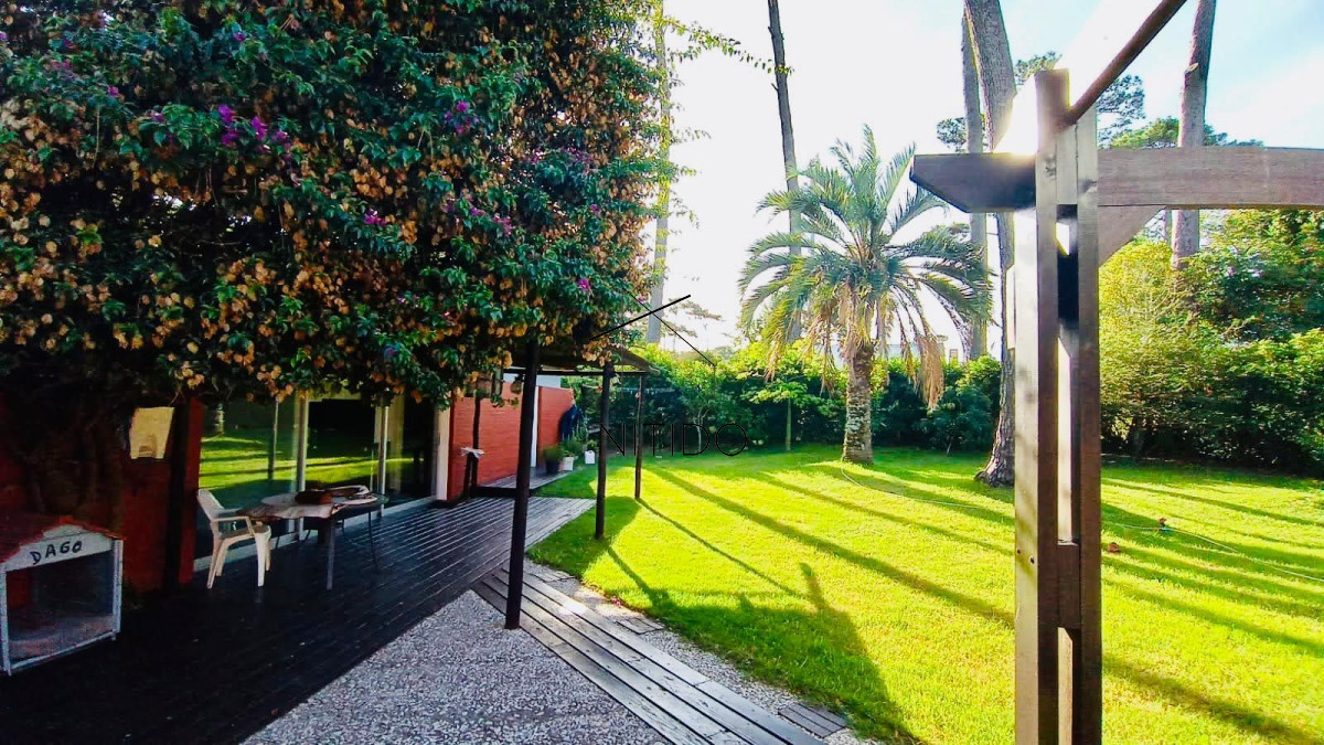 Casa ID.312 - Casa 3 dormitorios en venta en Pinares a una cuadra y media del mar, Punta del Este