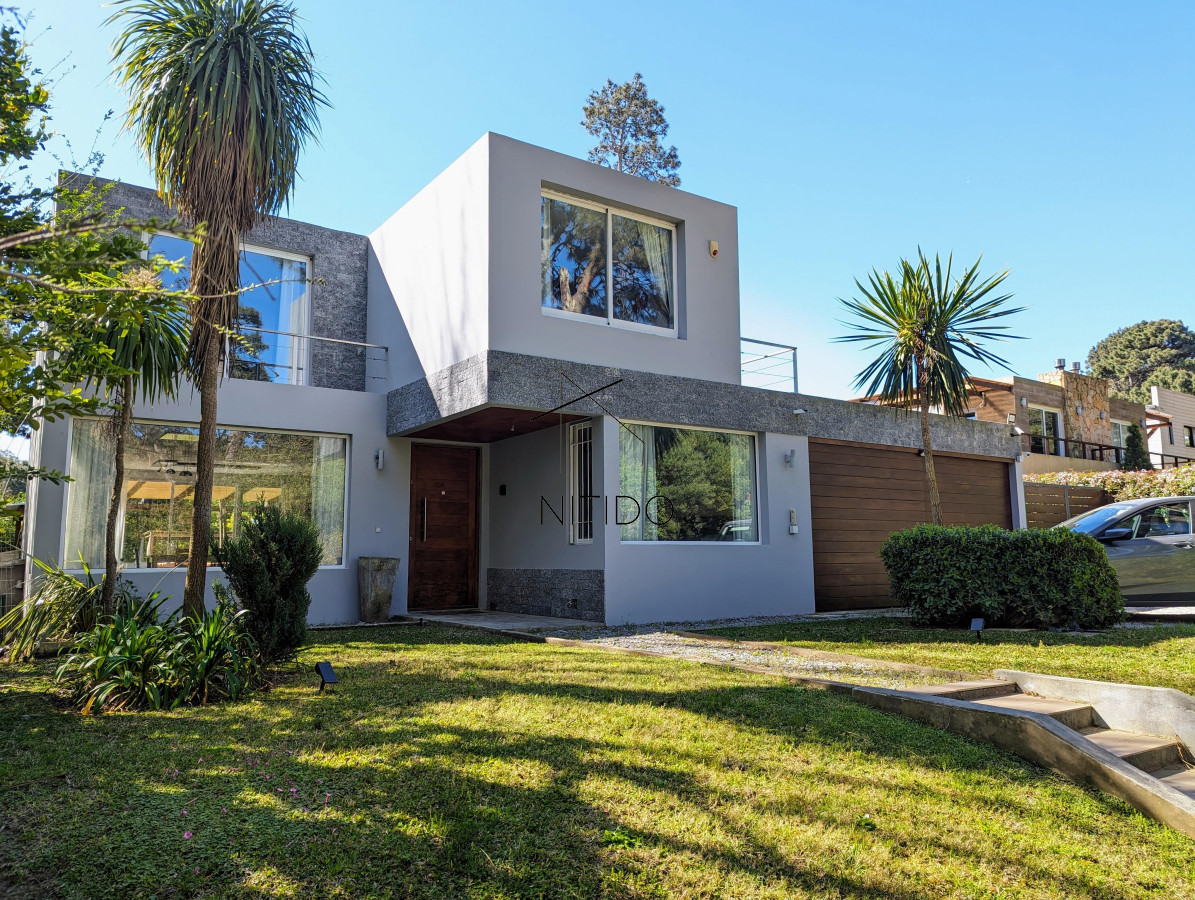 Casa ID.211 - Venta Casa 4 dormitorios en Pinares Punta del Este