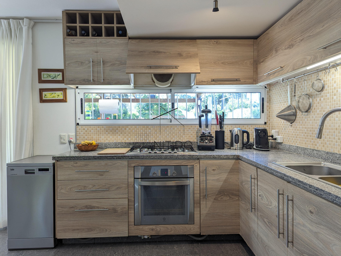 Casa ID.211 - Venta Casa 4 dormitorios en Pinares Punta del Este