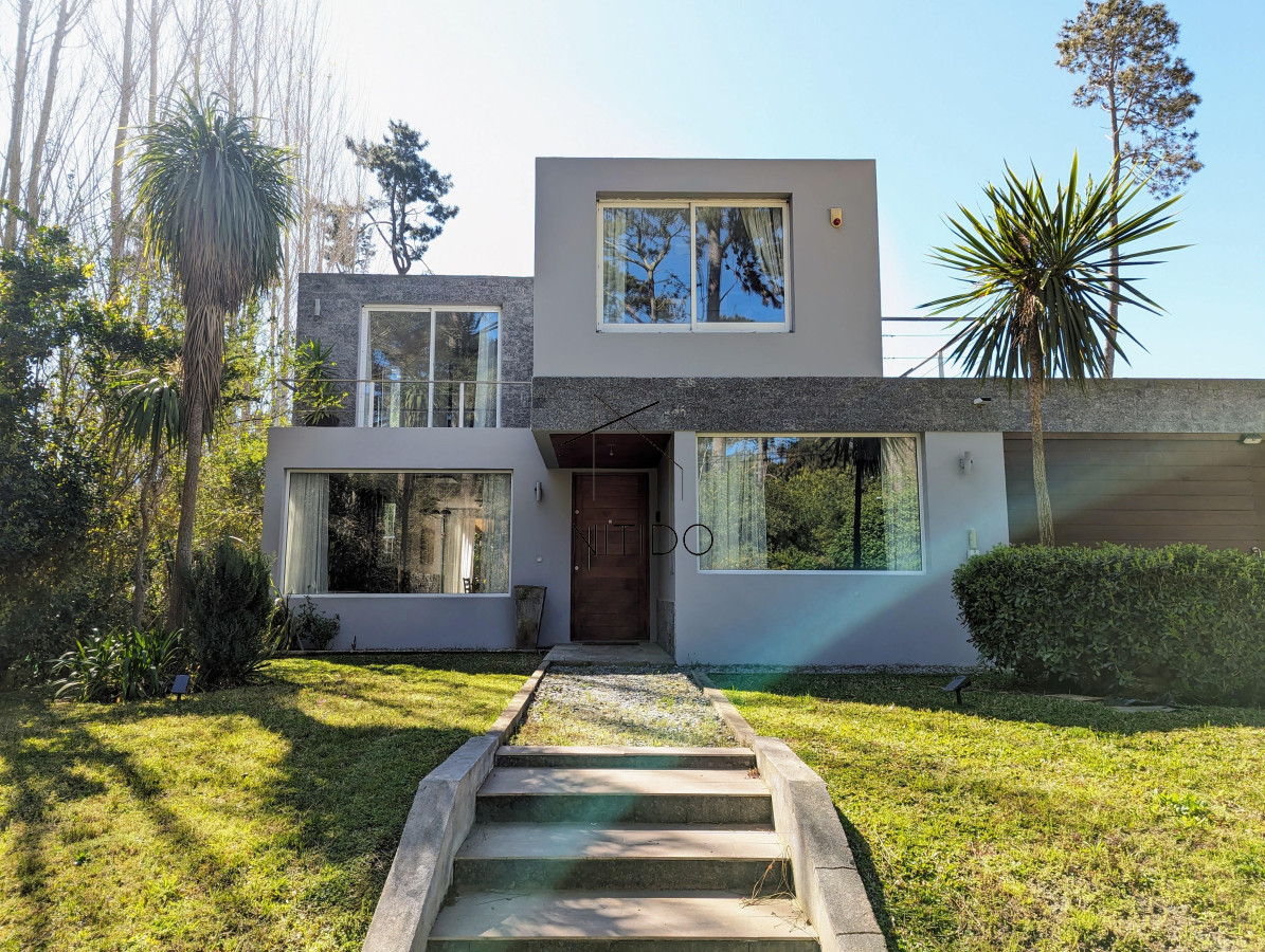 Casa ID.211 - Venta Casa 4 dormitorios en Pinares Punta del Este