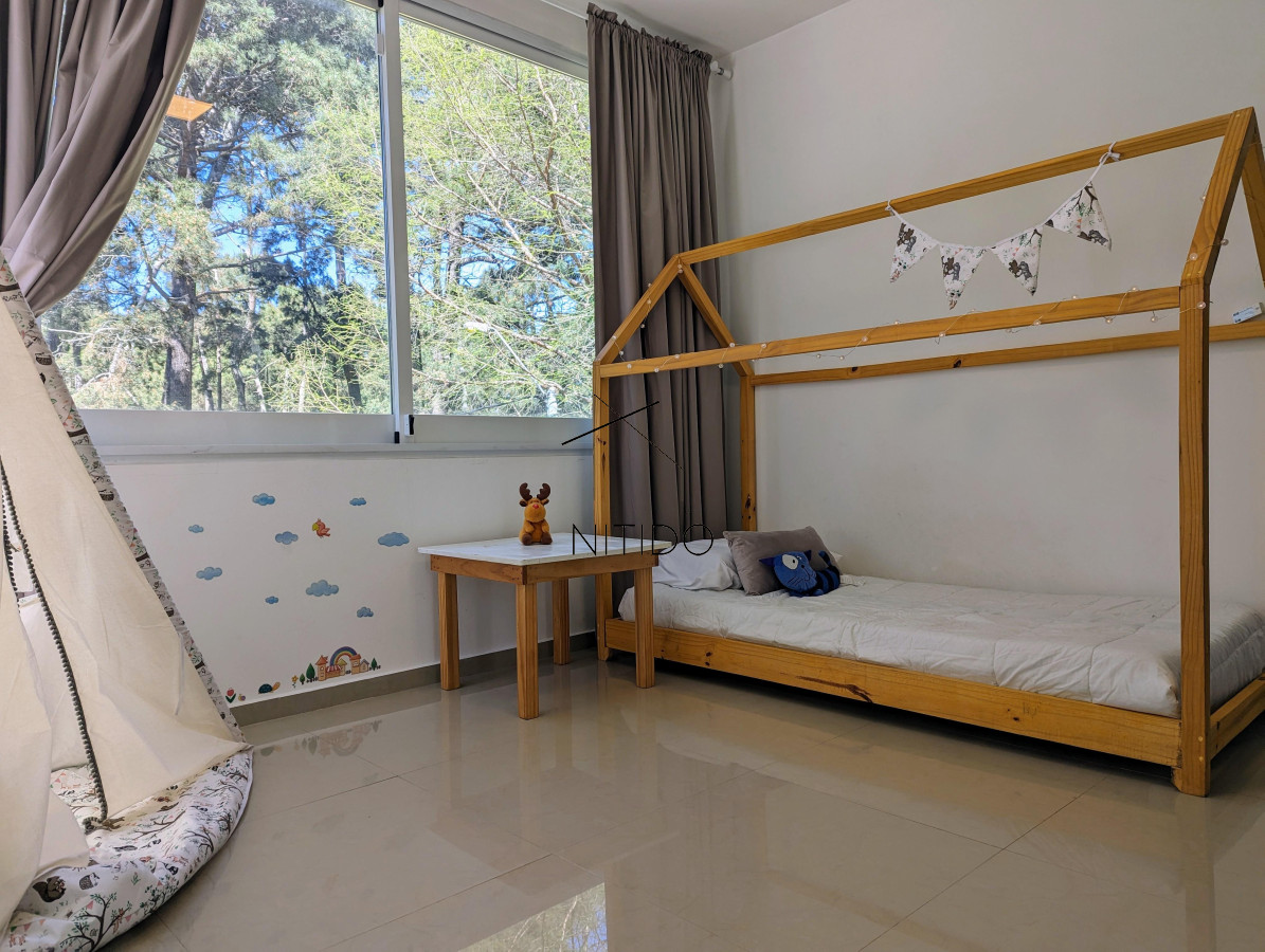 Casa ID.211 - Venta Casa 4 dormitorios en Pinares Punta del Este