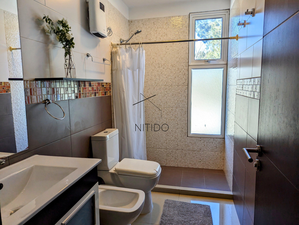 Casa ID.211 - Venta Casa 4 dormitorios en Pinares Punta del Este