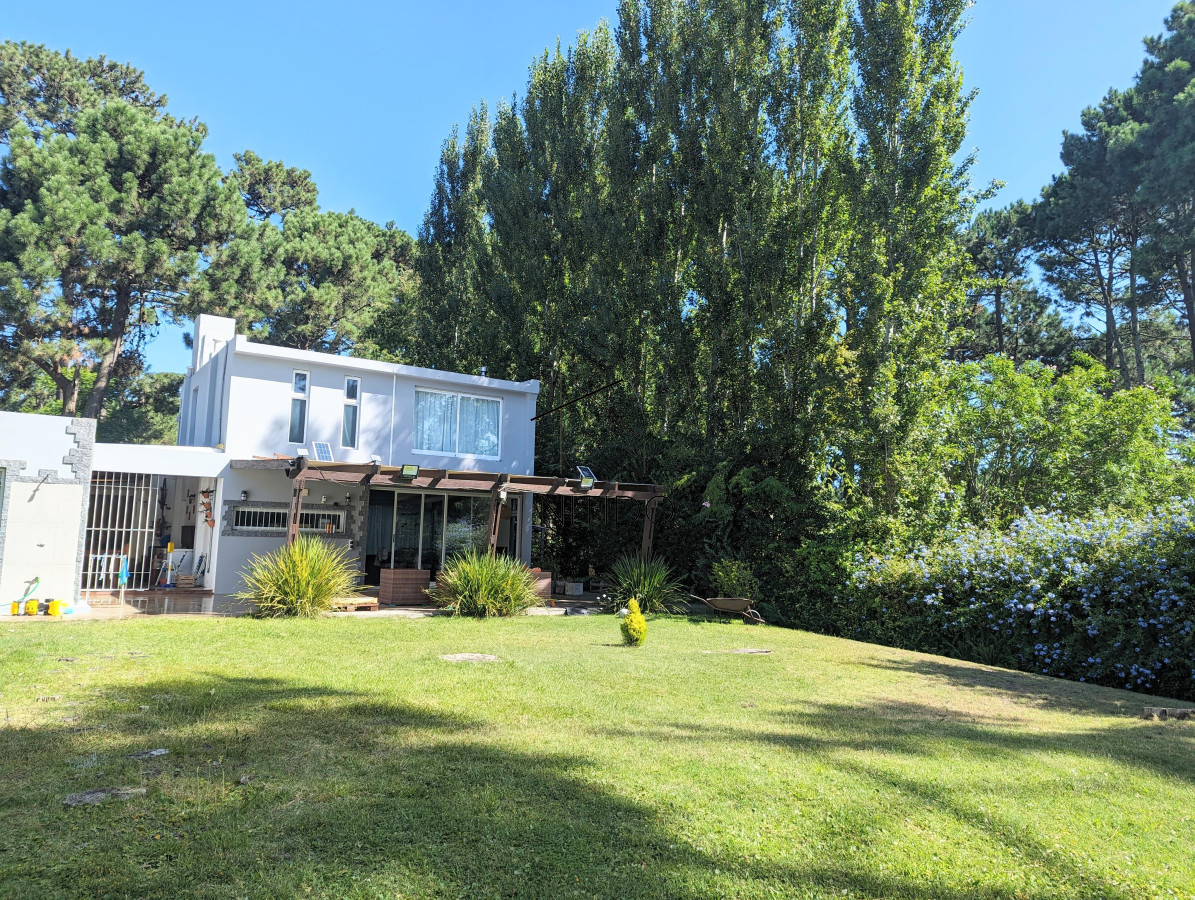 Casa ID.211 - Venta Casa 4 dormitorios en Pinares Punta del Este