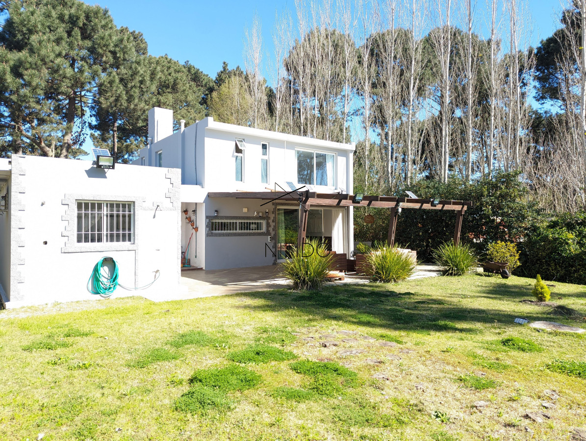 Casa ID.211 - Venta Casa 4 dormitorios en Pinares Punta del Este