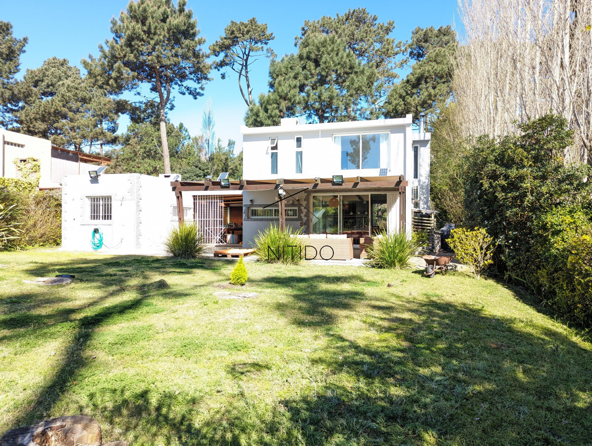 Casa ID.211 - Venta Casa 4 dormitorios en Pinares Punta del Este