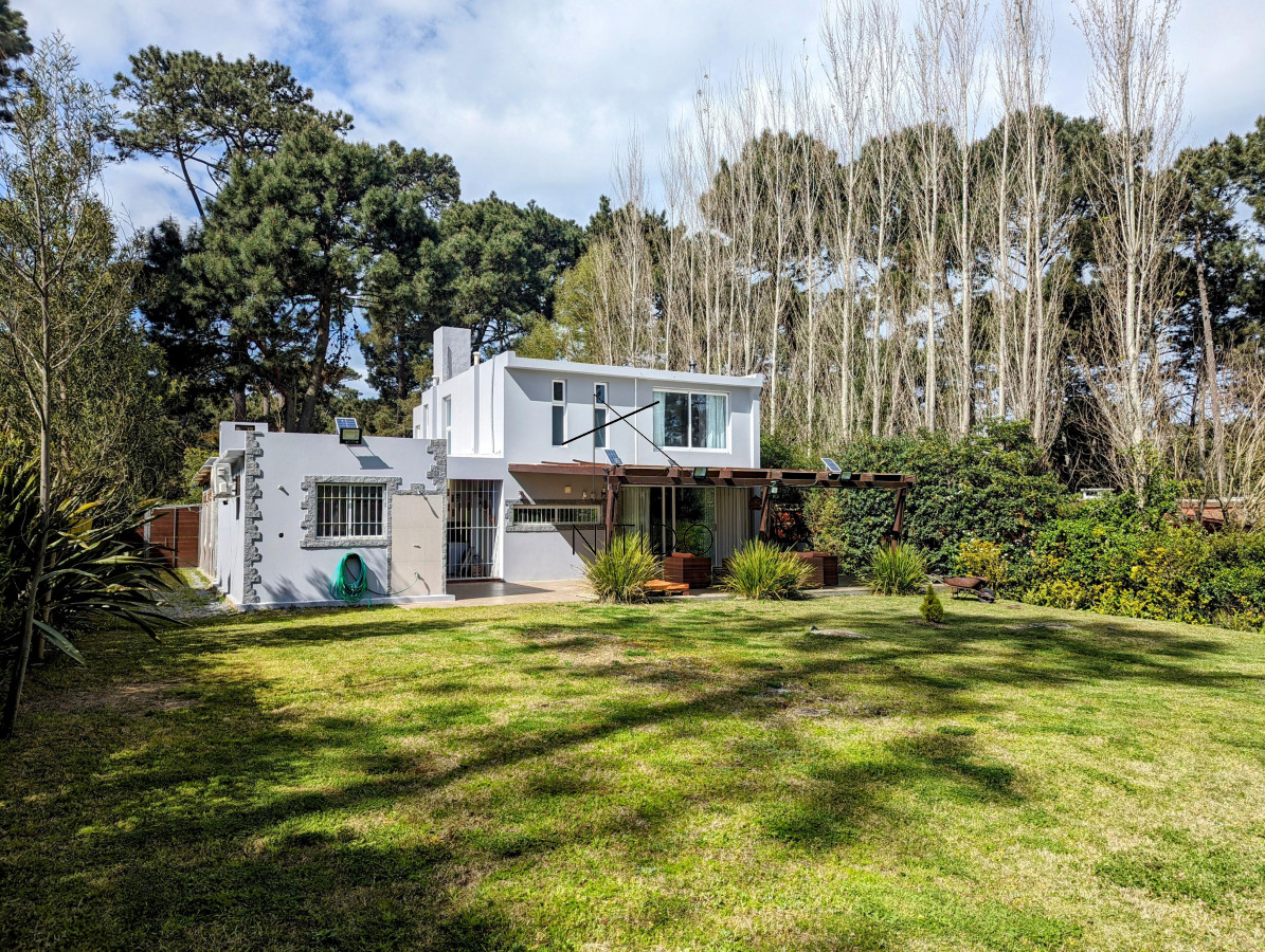 Casa ID.211 - Venta Casa 4 dormitorios en Pinares Punta del Este