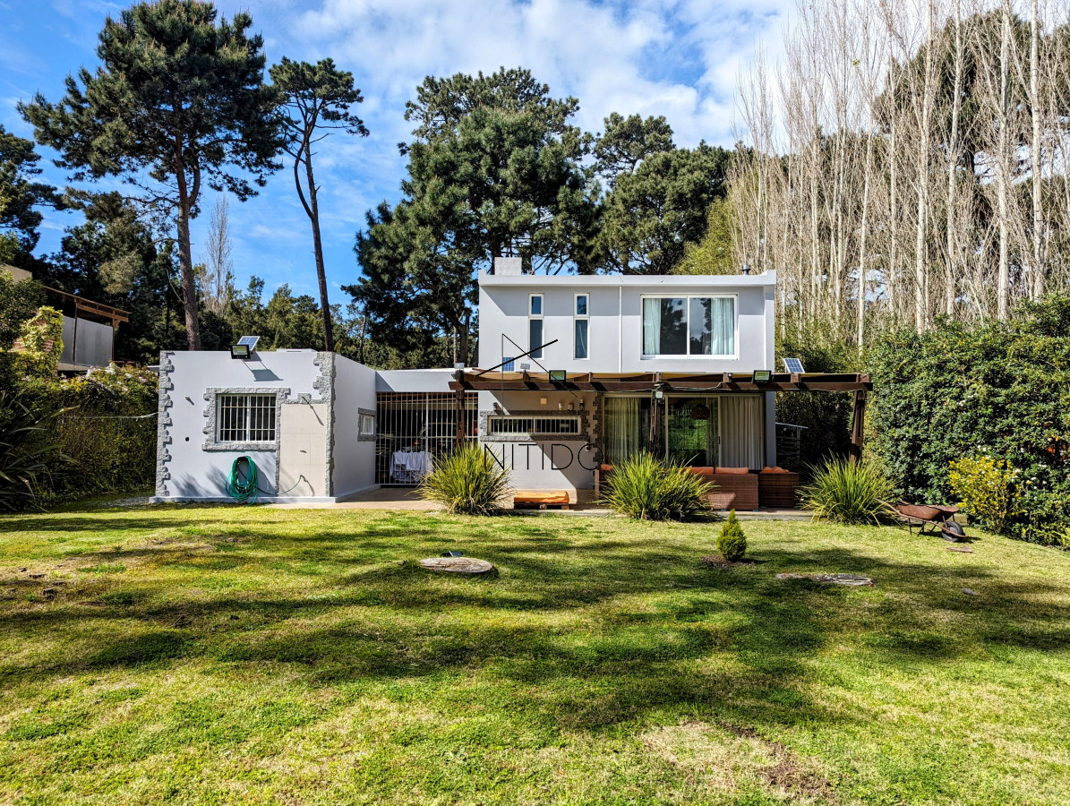 Casa ID.211 - Venta Casa 4 dormitorios en Pinares Punta del Este