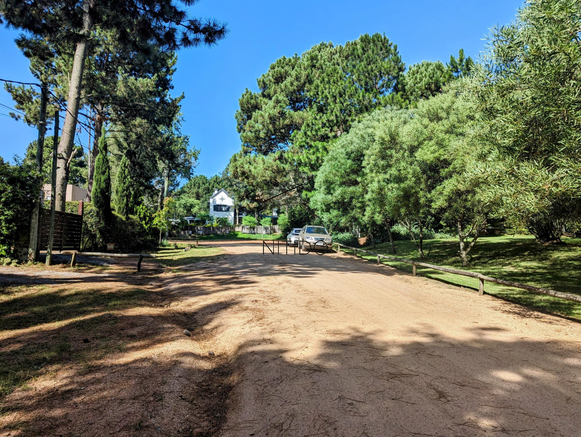 Casa ID.211 - Venta Casa 4 dormitorios en Pinares Punta del Este