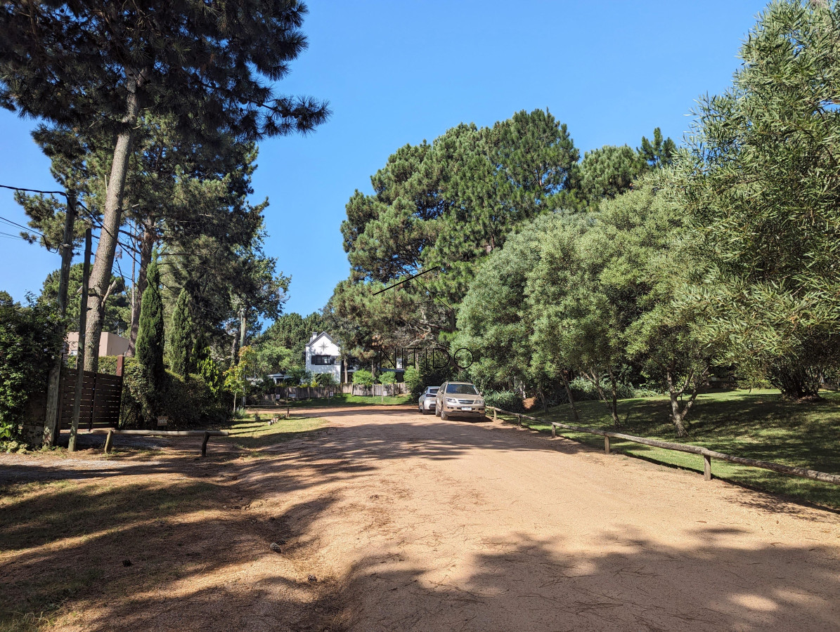 Casa ID.211 - Venta Casa 4 dormitorios en Pinares Punta del Este