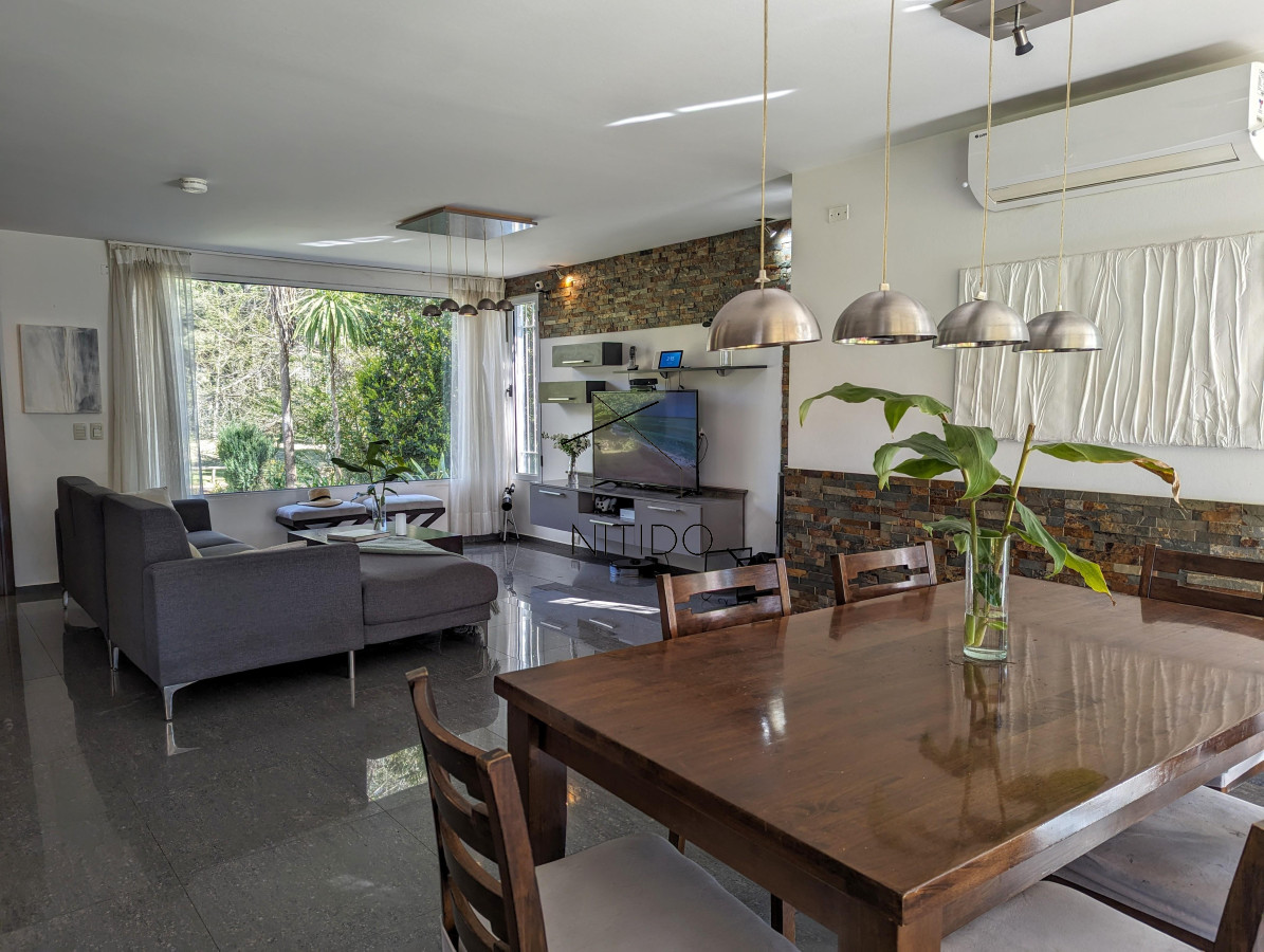 Casa ID.211 - Venta Casa 4 dormitorios en Pinares Punta del Este