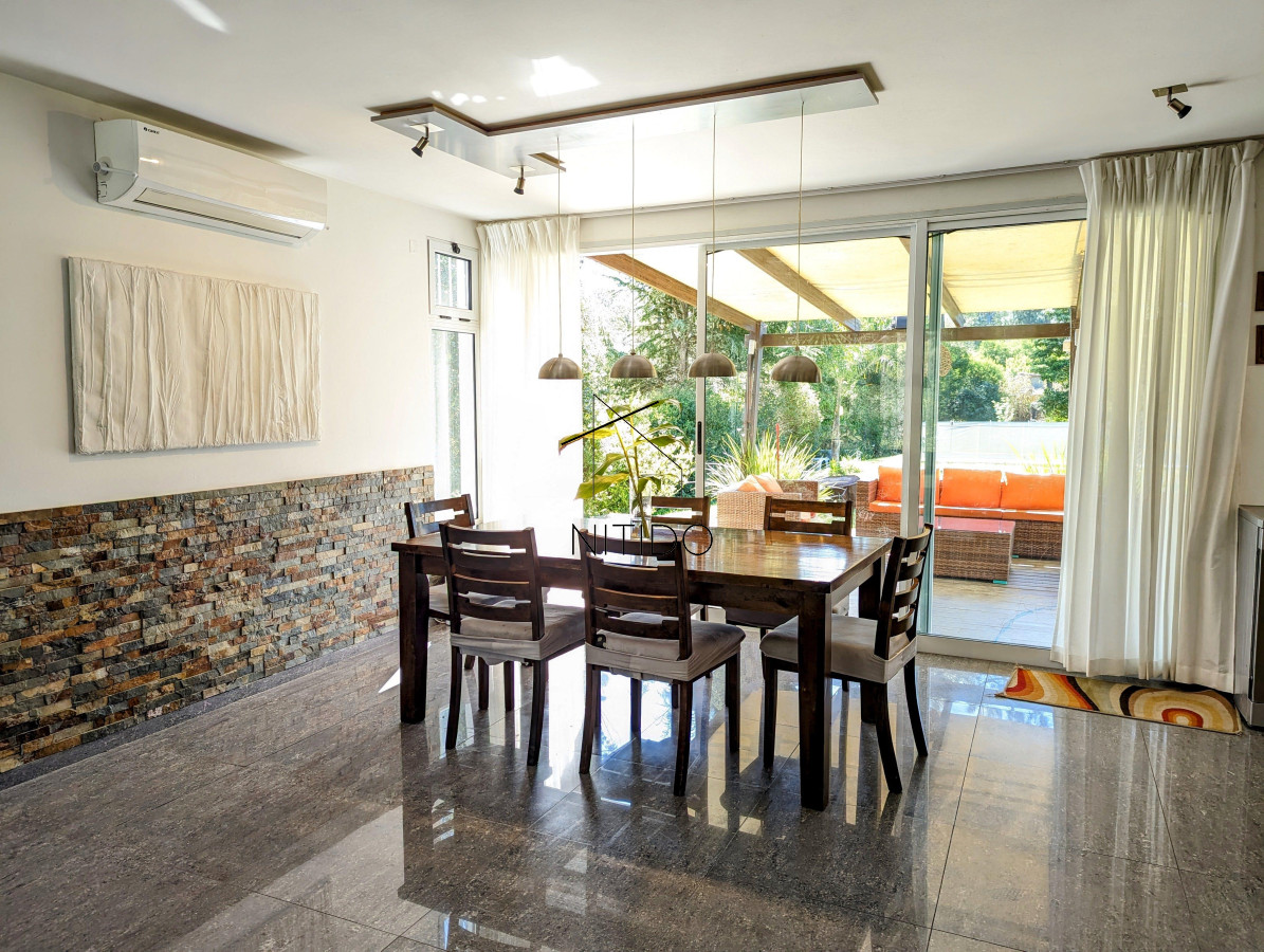 Casa ID.211 - Venta Casa 4 dormitorios en Pinares Punta del Este