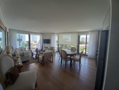 Apartamento - Punta del Este. 2 dormitorios, 2 baños