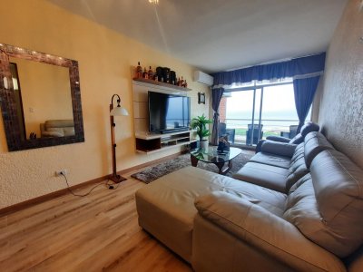 Apartamento - Punta del Este. 3 dormitorios. Vista al mar
