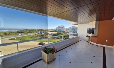 Apartamento en Punta del Este. Parada 32 de Playa Brava