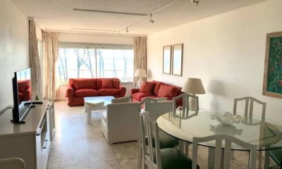 Apartamento - Punta del Este. 3 dormitorios. Frente al mar parada 9 de la mansa
