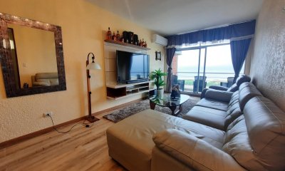 Apartamento - Punta del Este. 3 dormitorios. Vista al mar