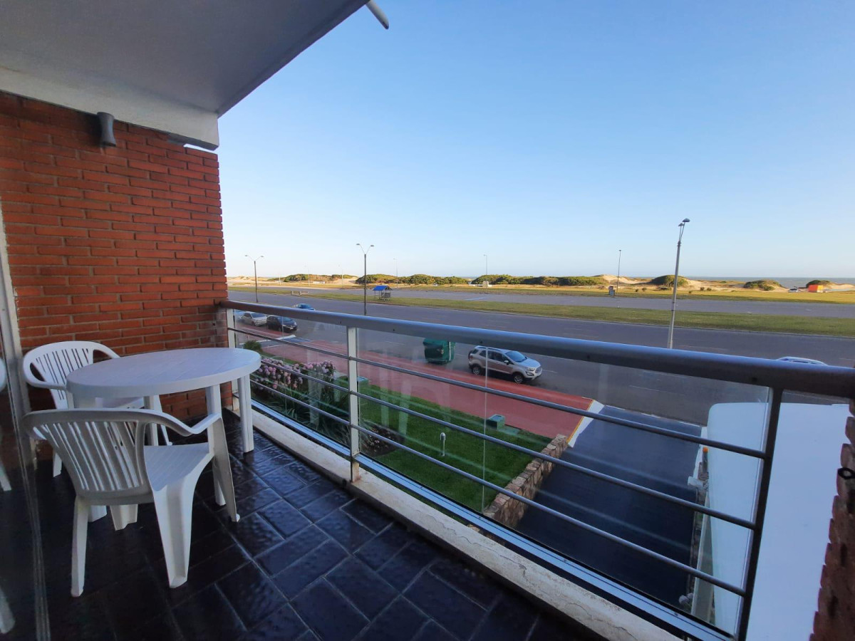 Apartamento - Playa Brava. Primera linea. Vista al mar