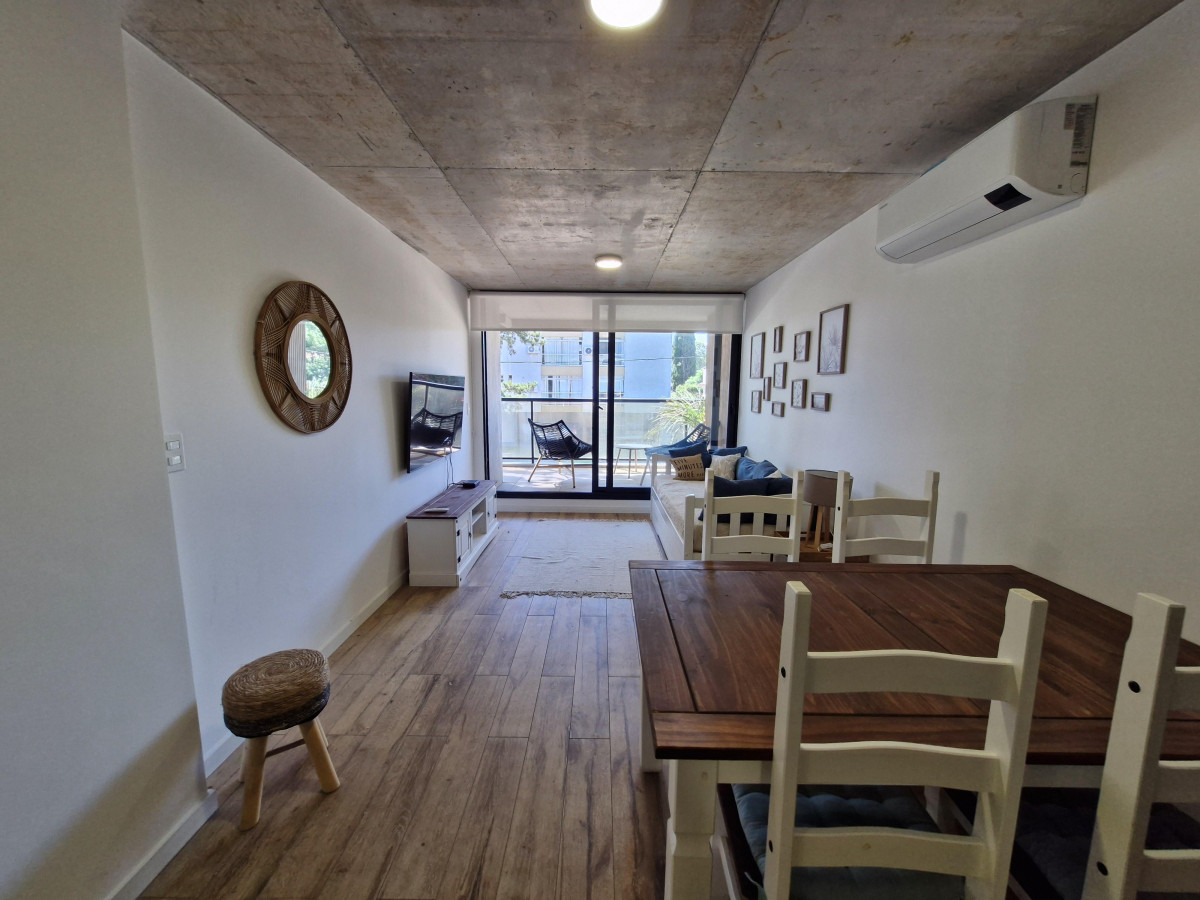 Apartamento - Punta del Este. 2 dormitorios y amenities. Primera linea