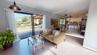 Casa en La Barra. A estrenar. 3 dormitorios y 2 baños