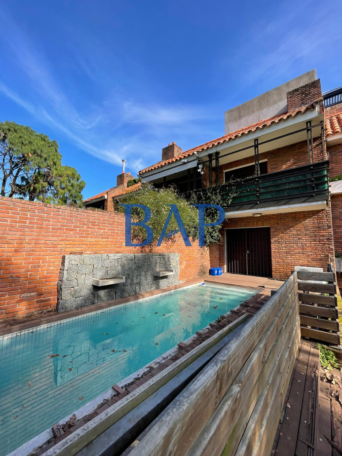 Apartamento ID.83 - Venta - 4 dorm. - Carrasco