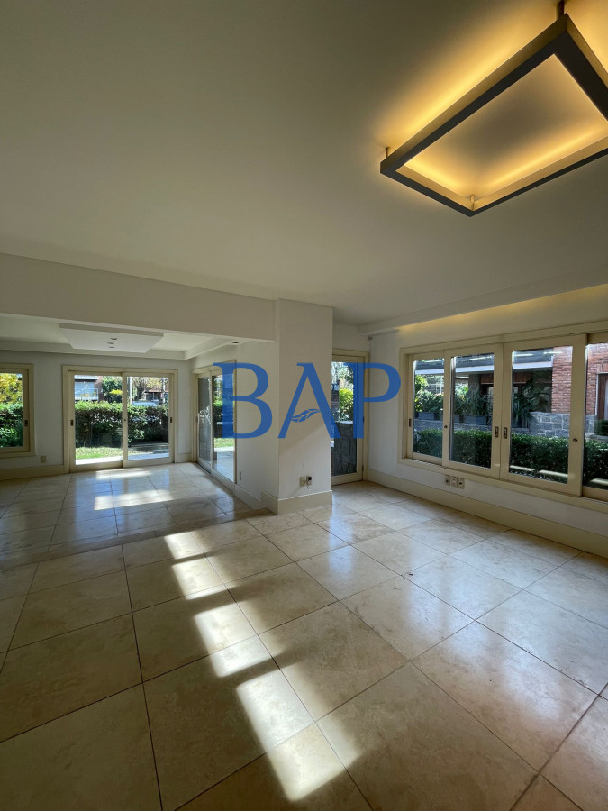 Apartamento ID.83 - Venta - 4 dorm. - Carrasco