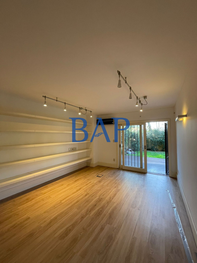 Apartamento ID.83 - Venta - 4 dorm. - Carrasco