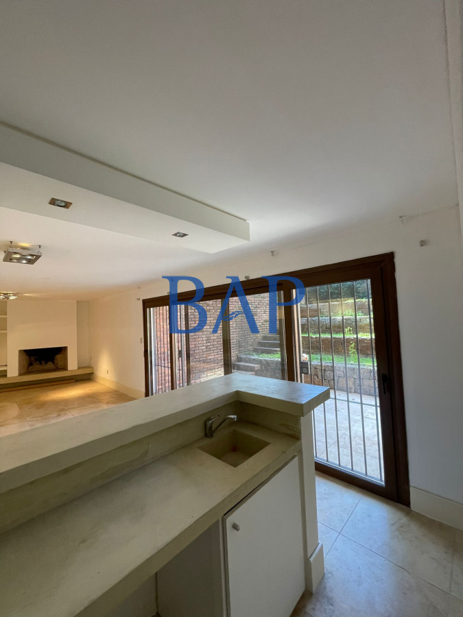 Apartamento ID.83 - Venta - 4 dorm. - Carrasco