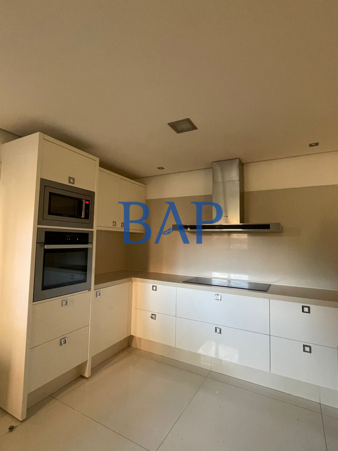 Apartamento ID.83 - Venta - 4 dorm. - Carrasco