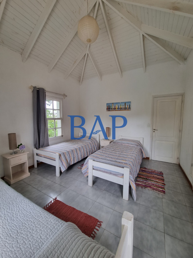 Casa ID.41 - Casa en La Barra - 5 dorm.